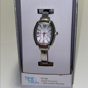💜Time and Tru women’s SilverToneBangle Wristwatch